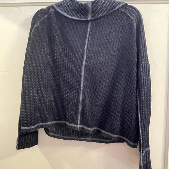 Free People Medium Top - Picture 2 of 3